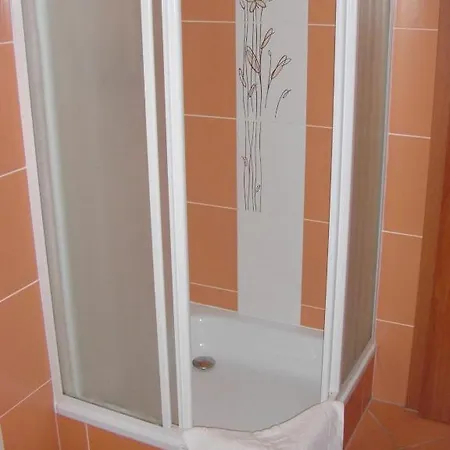 Revika 3*